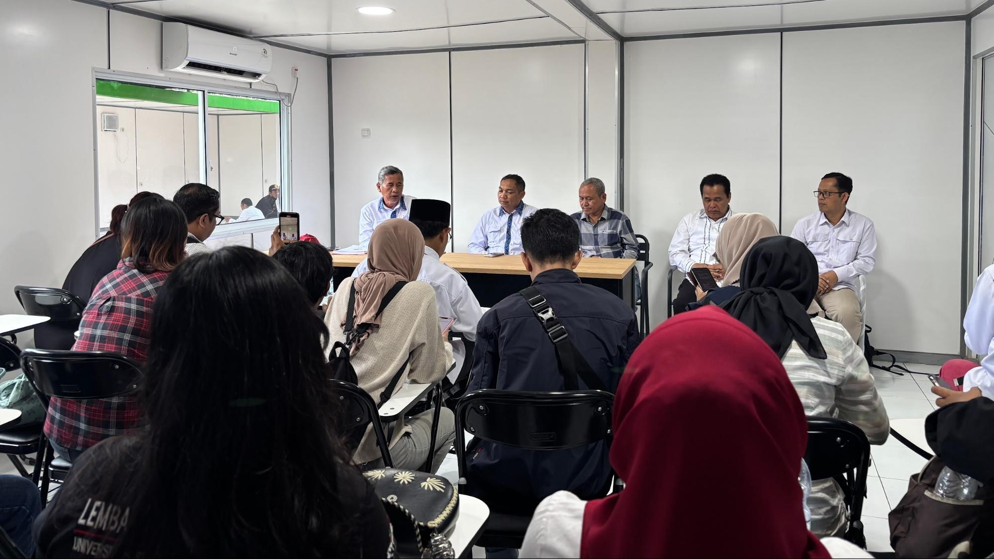 Thumbnail Artikel Unsika Adakan Konferensi Pers dan Uji Coba Kelas Kabin (Kontainer)