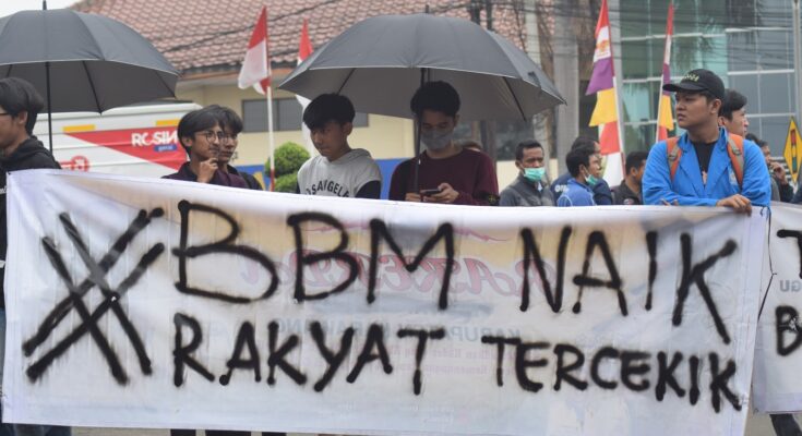Thumbnail Artikel Seruan Aksi Karawang Memanggil Tolak Kenaikan Harga BBM