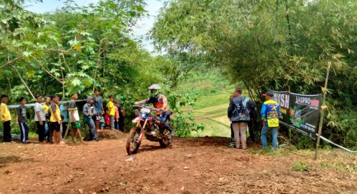 Thumbnail Artikel Gasmal, Bakti Sosial Sekaligus Melestarikan Guha Dayeuh Karawang