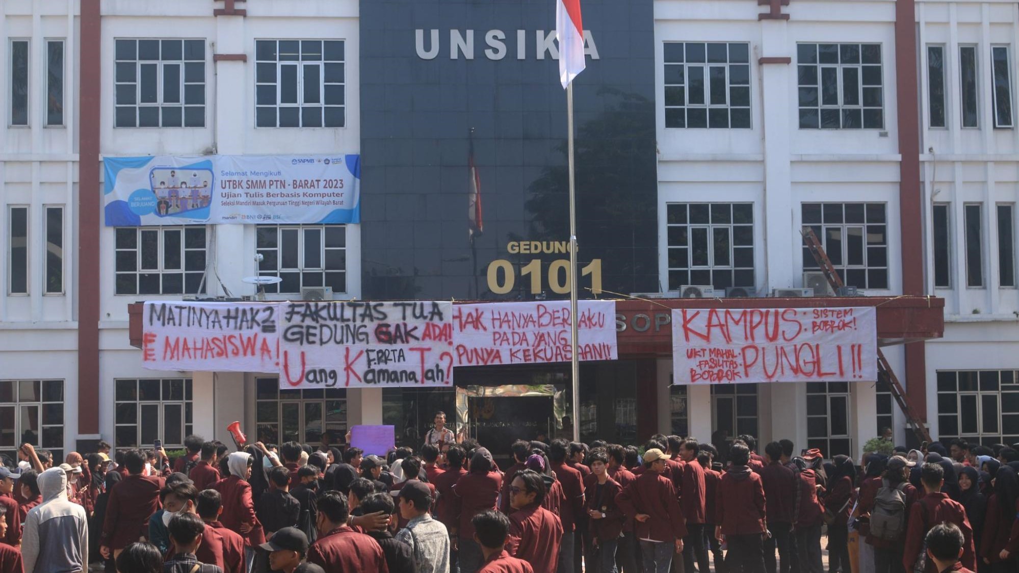 Thumbnail Artikel Aliansi Mahasiswa Unsika Unjuk Gigi Lakukan Aksi, Buntut Masalah yang Tak Kunjung Usai