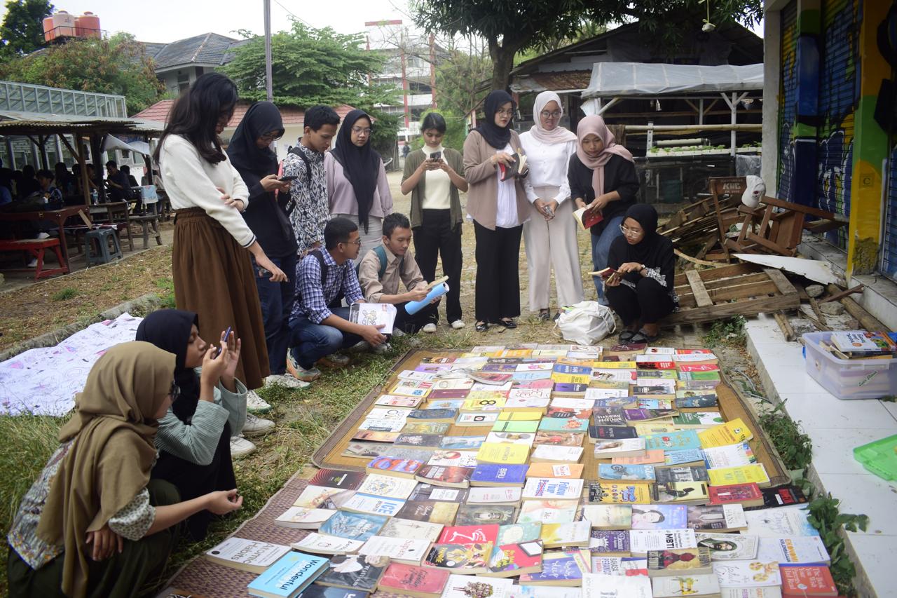 Thumbnail Artikel Hidupkan Minat Baca Mahasiswa, Beberapa Komunitas Aktivis Gelar Lapak Baca dan Diskusi