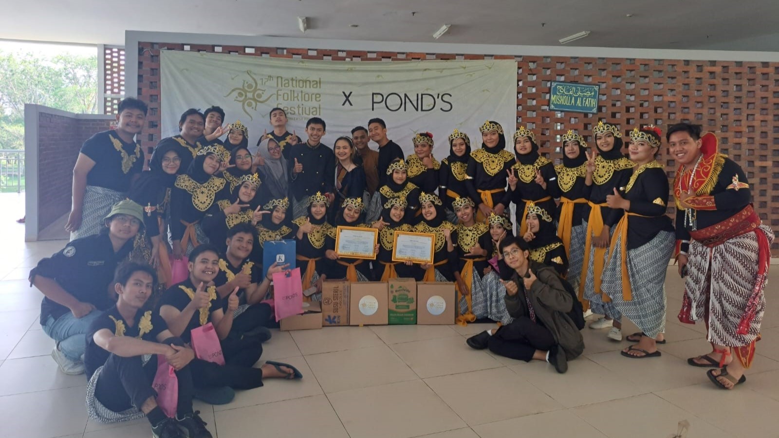 Thumbnail Artikel Parasika Sabet Medali Perak pada Ajang Lomba Paduan Suara Tingkat Nasional