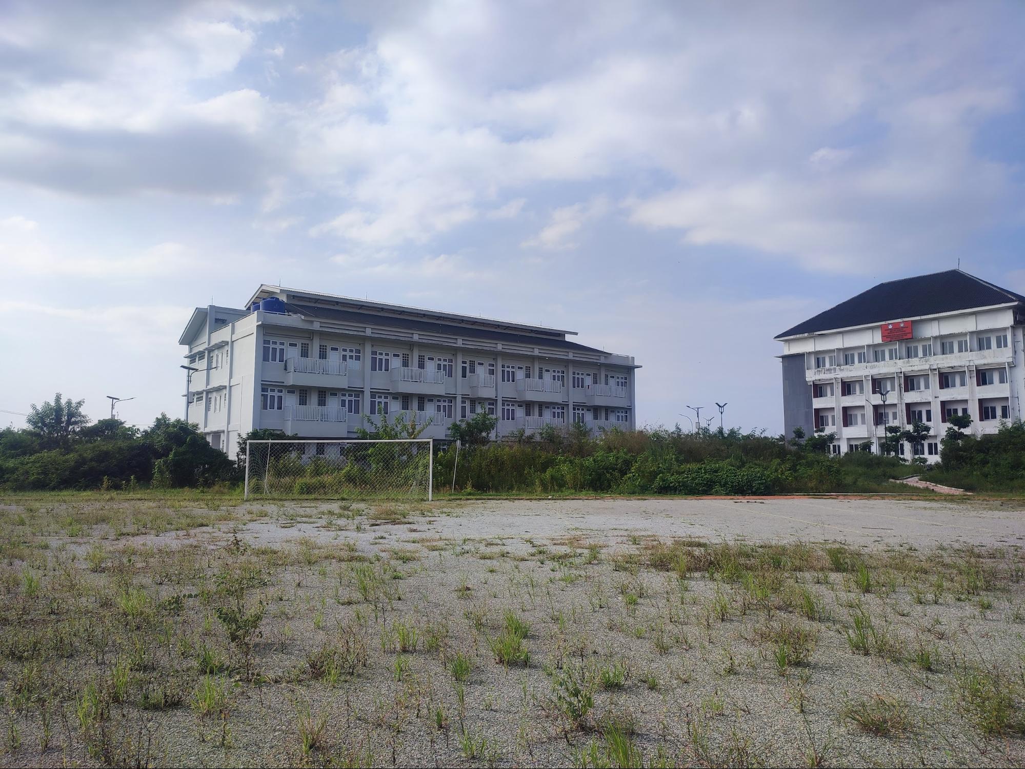 Thumbnail Artikel Minim Fasilitas Olahraga, Lapangan Kampus Unsika  Tak Kunjung Rampung