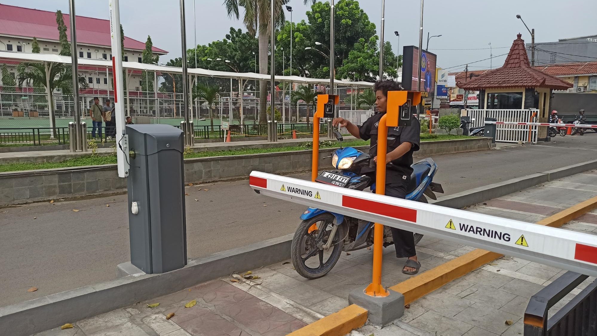 Thumbnail Artikel Eksistensi Palang Parkir, Mahasiswa Beri Tanggapan: Belum Fungsional