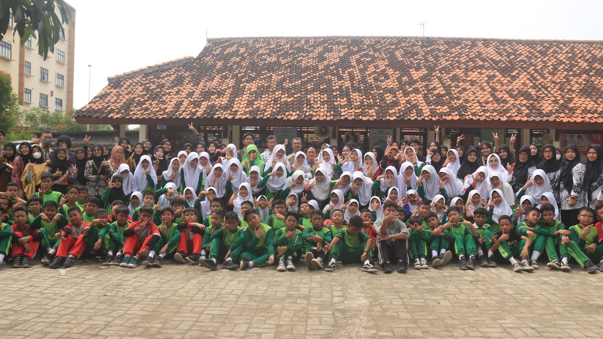 Thumbnail Artikel Tanamkan Minat Bahasa Inggris Siswa SD,  UKM ULCC Kembali Gelar Fun Teaching of ULCC
