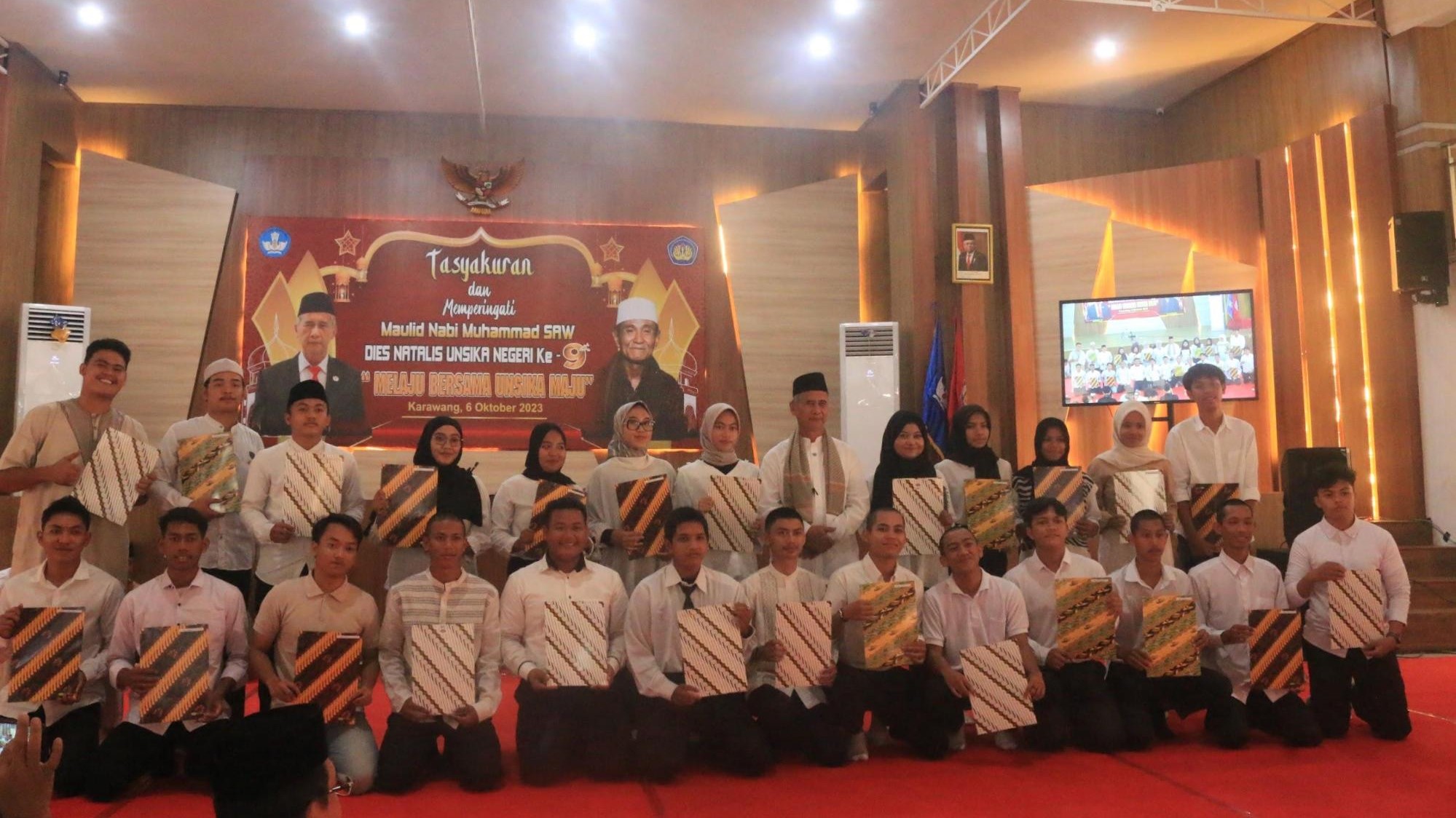 Thumbnail Artikel Rayakan Maulid Nabi 1445 Hijriah dan Dies Natalis Ke-9: Unsika Gelar Tasyakuran Bersama