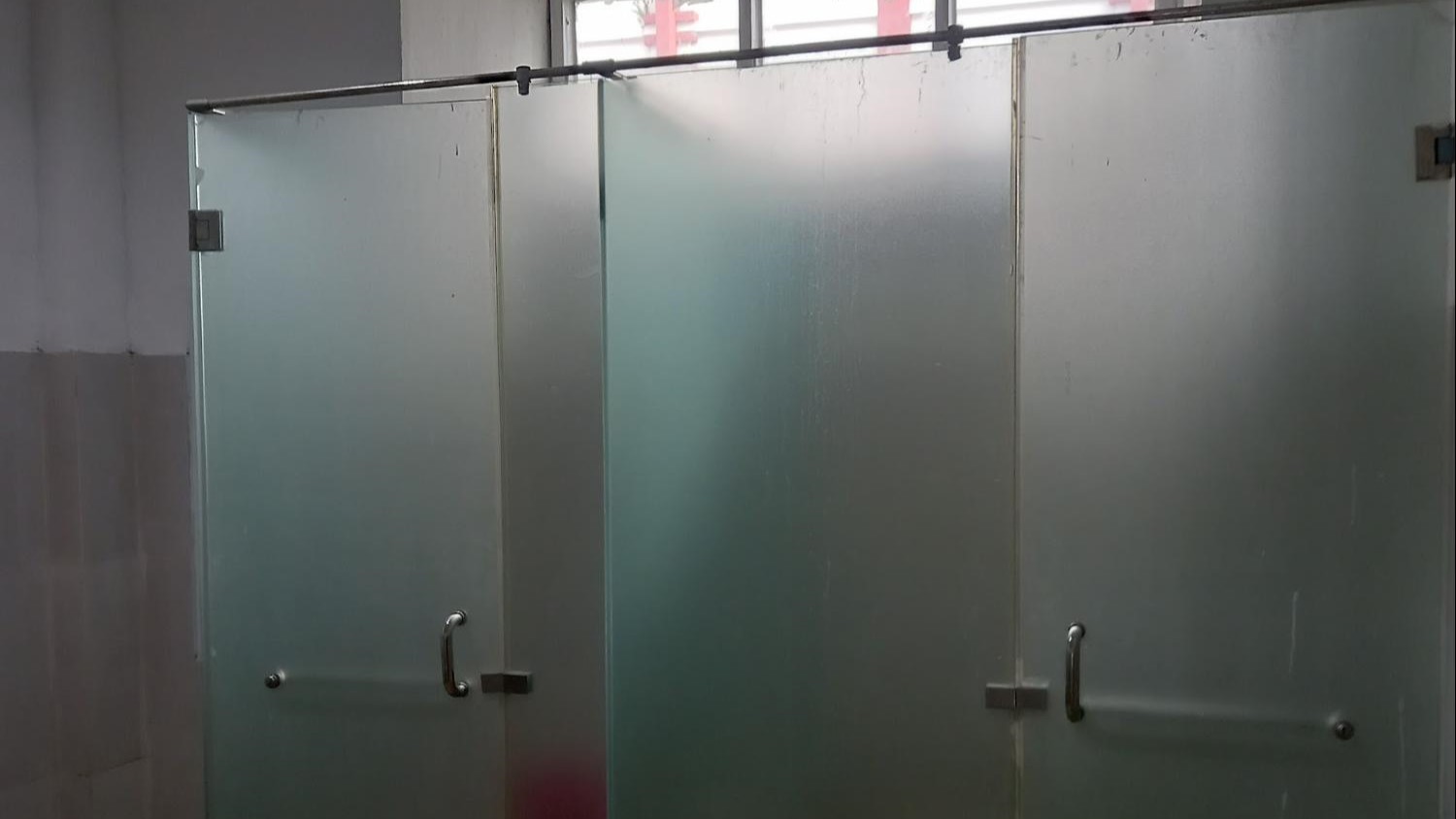 Thumbnail Artikel Minimnya Privasi, Kamar Mandi di Gedung 0109 Picu Keresahan Mahasiswa dan Dosen Perempuan Unsika