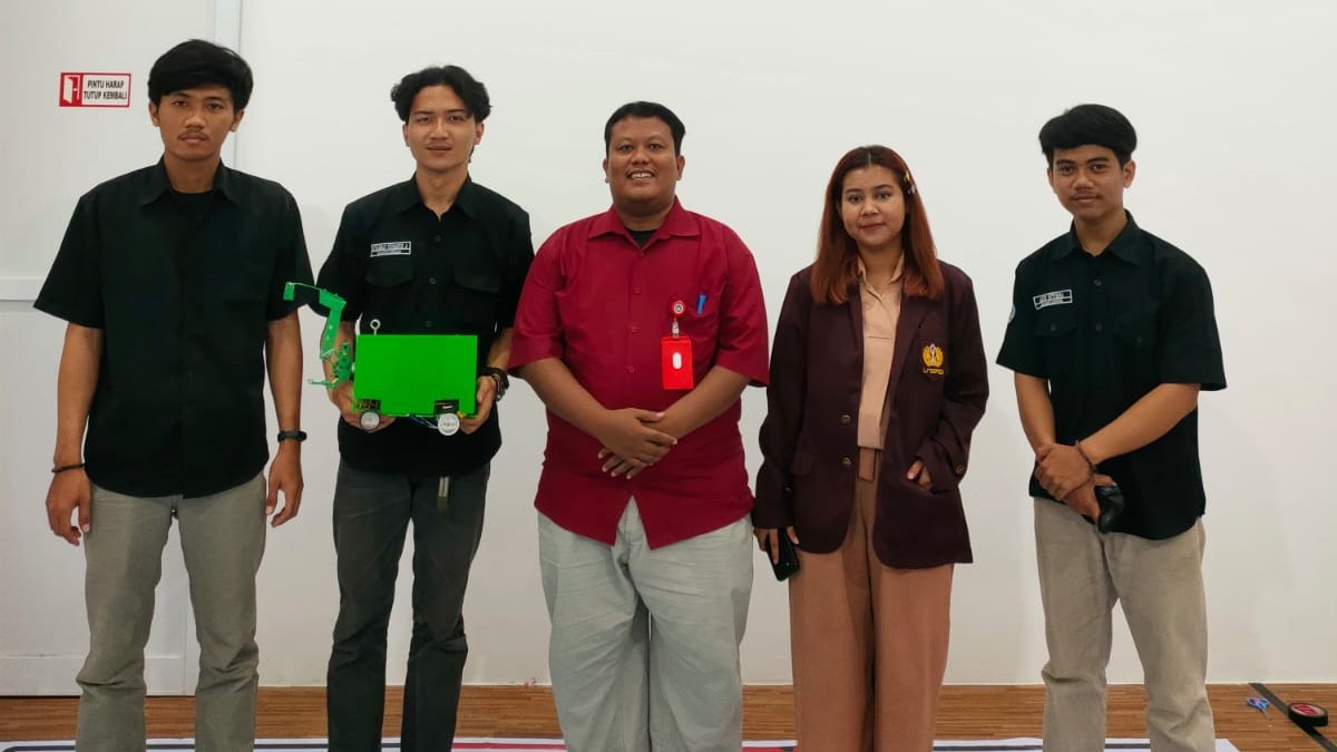Thumbnail Artikel Tim Robotik Singaperbangsa Lolos Tingkat Wilayah dalam Kontes Robot Indonesia 2023